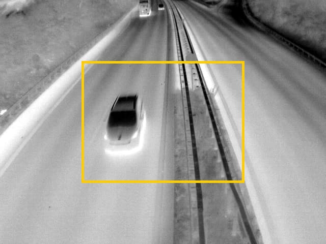 Thermal image at 1x with the 2x zoom area marked