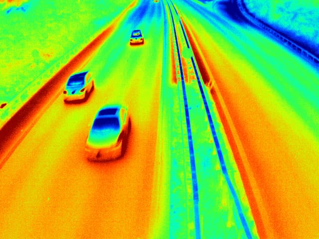 IRonEye GigE thermal image, rainbow palette